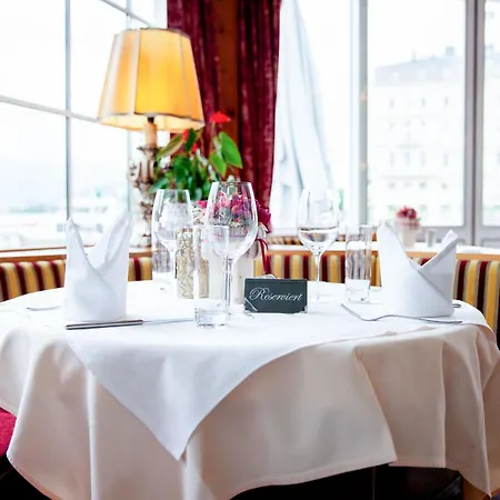 Seehotel Schwan Отель Гмунден