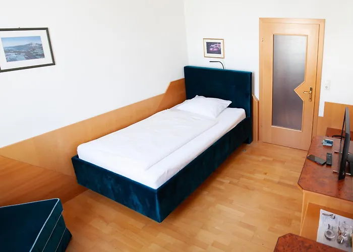 Seehotel Schwan Отель Гмунден