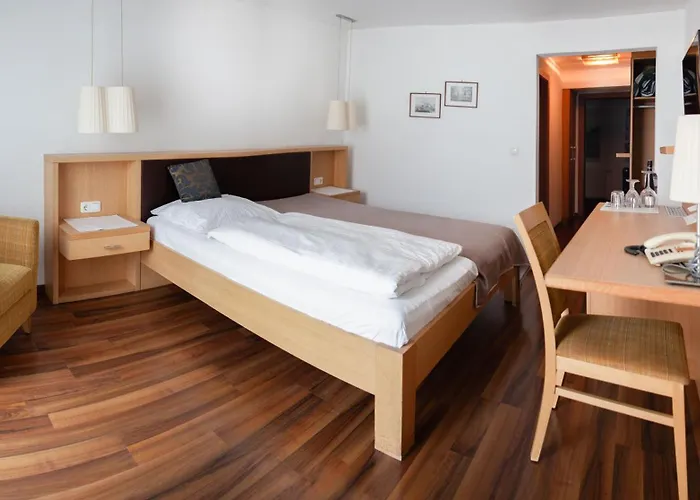 Отель Seehotel Schwan Гмунден